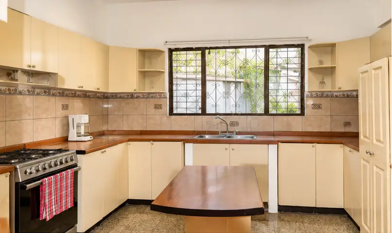 Amplia cocina equipada